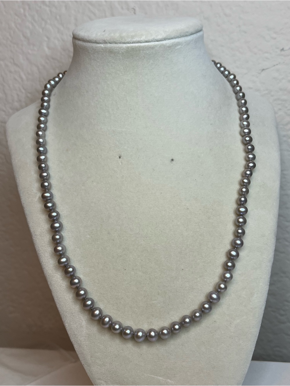 Honora grey iridescent pearl necklace 925 H clasp 18”